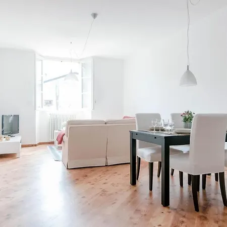 In-town Apartment Como